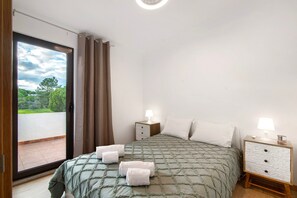 2 slaapkamers, een strijkplank/strijkijzer, gratis wifi, beddengoed