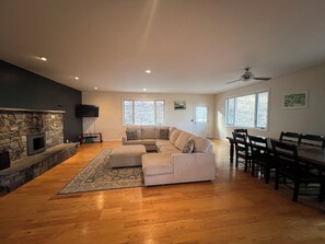 Smart TV, fireplace