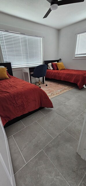 2 bedrooms, desk, iron/ironing board, WiFi