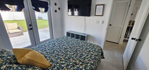 2 bedrooms, desk, iron/ironing board, WiFi