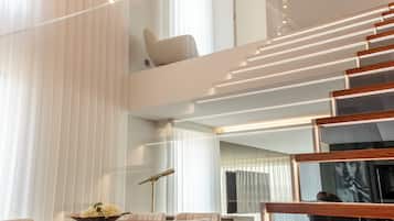 Deluxe Penthouse | In-room safe, soundproofing, iron/ironing board, free WiFi