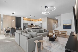 Smart TV - Spacious Villa on Intl. Drive with Game room, Pvt Pool, Summer Kitchen & Cinema (Orlando)