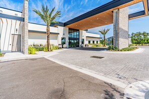 Exterior - Spacious Villa on Intl. Drive with Game room, Pvt Pool, Summer Kitchen & Cinema (Orlando)