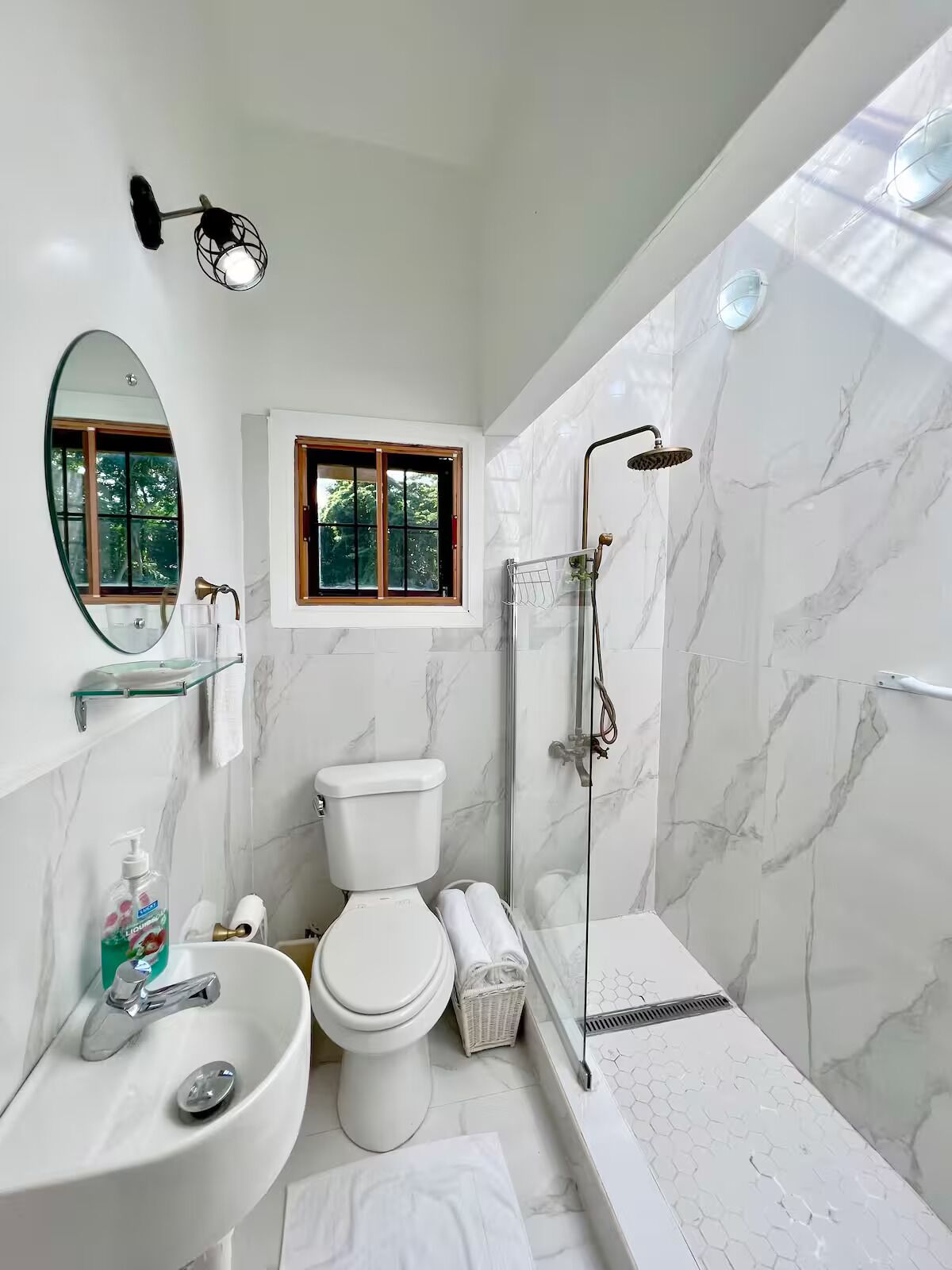 Handtücher, Seife, Toilettenpapier