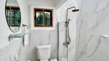 Handtücher, Seife, Toilettenpapier