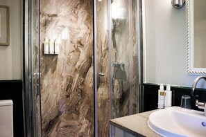 Bathroom - The Gateway Hotel (Kendal)