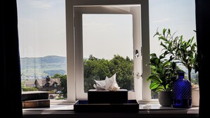 Iron/ironing board (on request), WiFi (free) - The Gateway Hotel (Kendal)