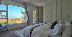 3 chambres, fer et planche à repasser, Wi-Fi, draps fournis