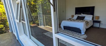 Woodlands Escape a charming 3-bedroom house with AC/WiFi in sunny Durban