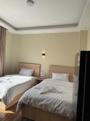 1 bedroom, bed sheets