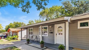 A single-story house with a front porch, a mailbox, and a door with a number 504 sign. - CASA Noa Noa (Euless)