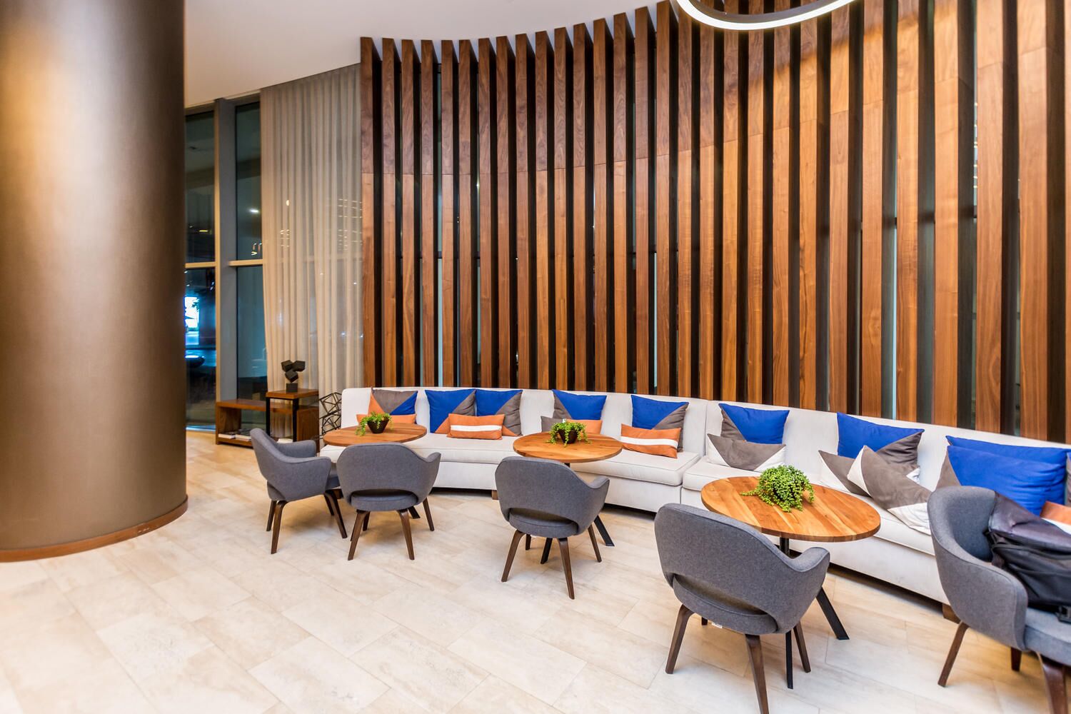 Sandy Shores: A Stylish Oceanfront Apartmen - Aventura, FL