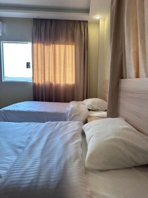 1 bedroom, bed sheets