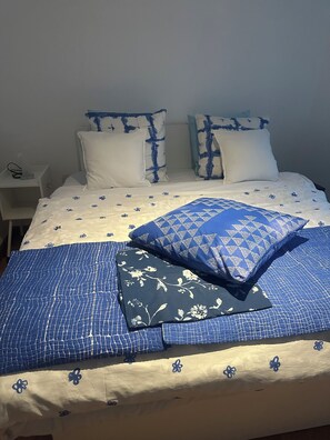 2 bedrooms, iron/ironing board, free WiFi, bed sheets - ELYSEE DARCY Centre Gare with balcony loggia and secure private garage  (Dijon)