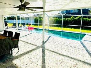 Lämmitetty uima-allas