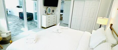 3 Schlafzimmer, Schreibtisch, Bügeleisen/Bügelbrett, Reisekinderbett