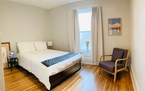 4 bedrooms, desk, travel cot, free WiFi