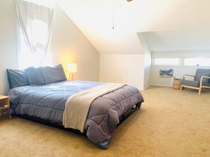 4 bedrooms, desk, travel cot, free WiFi