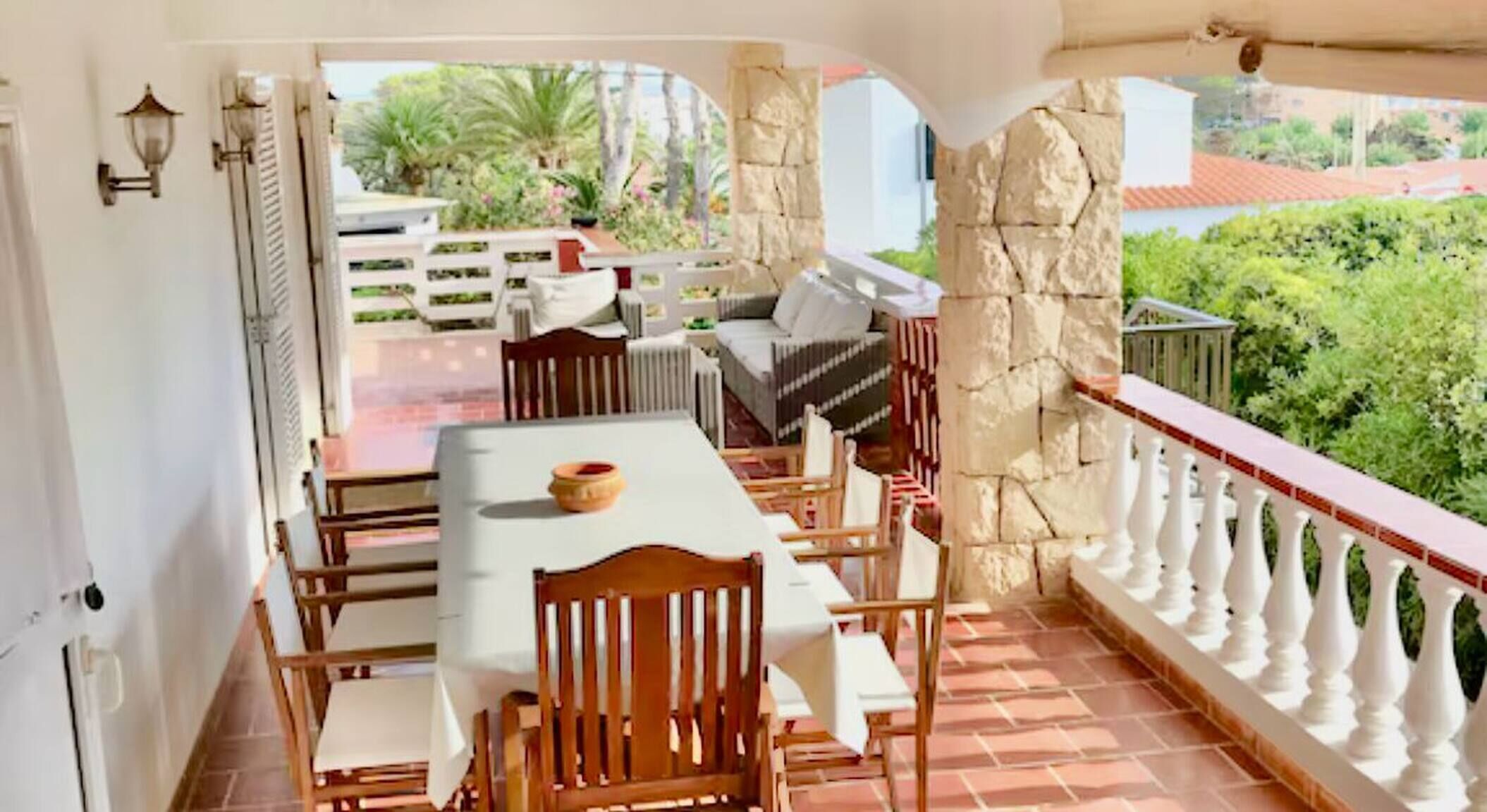 屋外ダイニングエリア