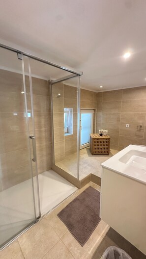 Shower, hair dryer, towels - 2.5 - House near Punta Prima beach (Punta Prima)