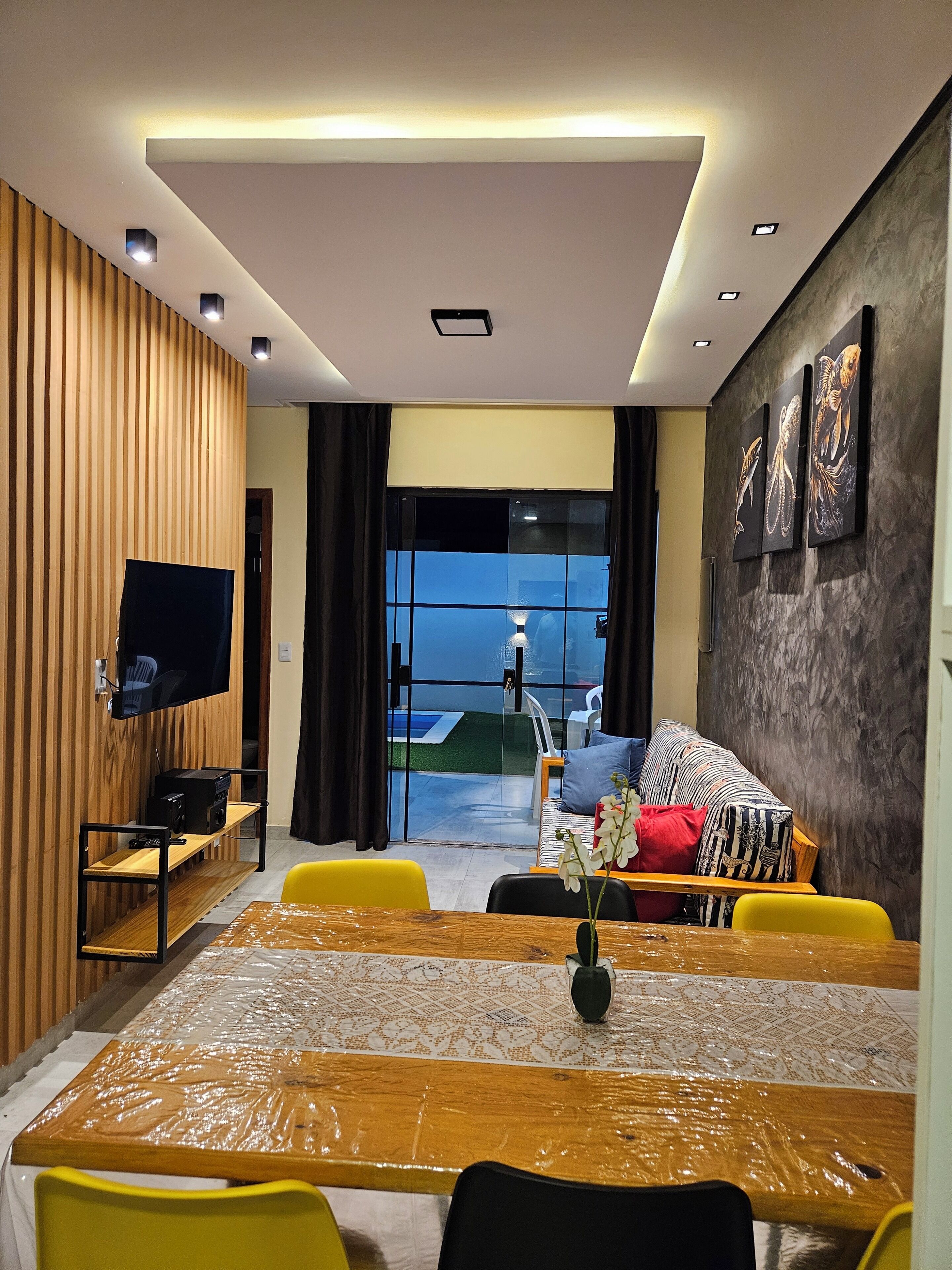 Huvila | Ruokailu omassa huoneessa