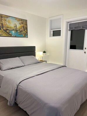 2 slaapkamers, een bureau, een strijkplank/strijkijzer, gratis wifi