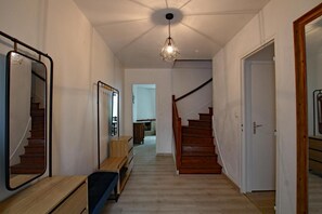 Interior - 5 BEDROOM GITE WITH LAND IN A SEASIDE VILLAGE WITH ALL SHOPS (Port-Bail-sur-Mer)