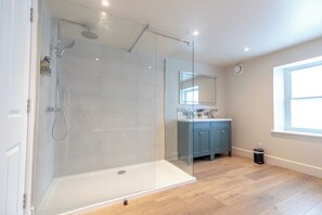 Superior Double or Twin Room | Bathroom - Glan Yr Afon Riverside  (Machynlleth)