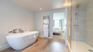 Superior Double or Twin Room | Bathroom | Hair dryer, towels, soap, shampoo
