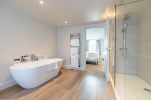 Superior Double or Twin Room | Bathroom | Hair dryer, towels, soap, shampoo