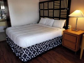 Habitación, 1 cama de matrimonio grande | Tabla de planchar con plancha, wifi gratis, ropa de cama