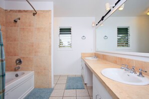 Hair dryer, towels - Yonegan Maui Getaways - Haiku - Unit 3 (Haiku-Pauwela)