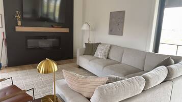 智能电视、壁炉、电子游戏、桌上足球