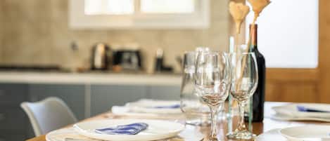 Hytte, 2 soverom, terrasse, hageutsikt | Spisestue