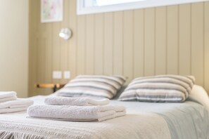2 bedrooms, premium bedding, down duvets, pillow-top beds -  Apartments Bariloche - San Martin de los Andes Cabins   (San Martín de los Andes)