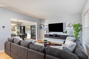 Smart TV, videojuegos, futbolito y libros 