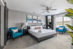 8 bedrooms, desk, iron/ironing board, free WiFi - The Sheridan Grand | 8 Bedrooms | Pet Friendly | Hot Tub | Sauna (Michigan City)