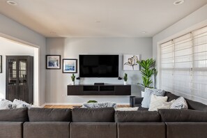 Smart TV, videojuegos, futbolito y libros 