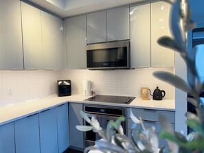 Microonde, forno, piano cottura, lavastoviglie