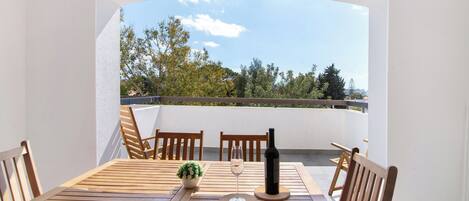 تناول الطعام بالخارج