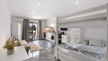 1 slaapkamer, een strijkplank/strijkijzer, gratis wifi, beddengoed