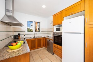 Frigorífic, microones, forn i rentaplats 