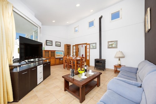 Villa Elena Dorada - Three Bedroom Villa, Sleeps 6