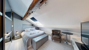 2 bedrooms, iron/ironing board, Internet, bed sheets