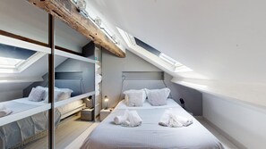 2 bedrooms, iron/ironing board, Internet, bed sheets