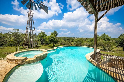 Adobe Creek Ranch - Sleeps up to 14, Hot Tub & Fire Pit