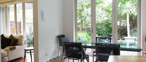 Smart TV, fireplace, books, offices