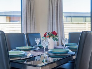 Dining - Family Casa - Cooks Beach Holiday Home (Cooks Beach)