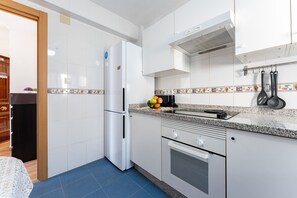 Fridge, microwave, oven, coffee/tea maker