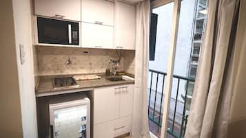 Studio | Private kitchen | Full-size fridge, microwave, oven, stovetop